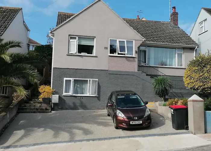 Two Sails Brixham - Spacious Modern Family Seaside Home - Parking - Wood-Burner - Dog Friendly