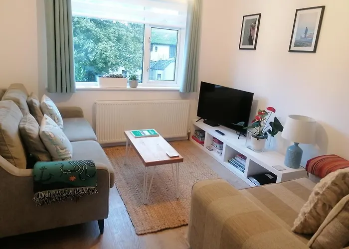Two Sails Brixham - Spacious Modern Family Seaside Home - Parking - Wood-Burner - Dog Friendly