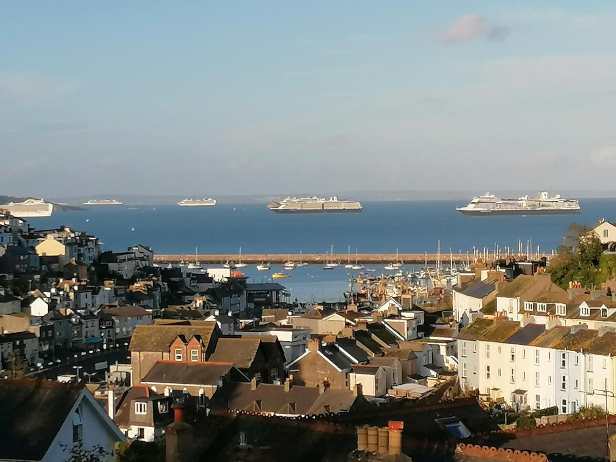 Two Sails - Spacious Modern Family Seaside - Parking - Wood-burner - Dog Friendly Holiday home *