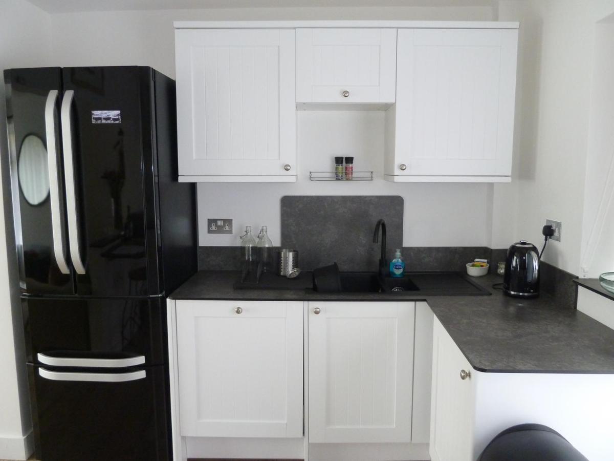 Two Sails - Spacious Modern Family Seaside - Parking - Wood-burner - Dog Friendly Holiday home