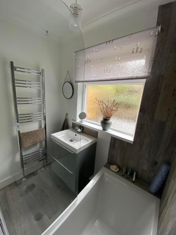 Two Sails - Spacious Modern Family Seaside - Parking - Wood-burner - Dog Friendly Holiday home Brixham