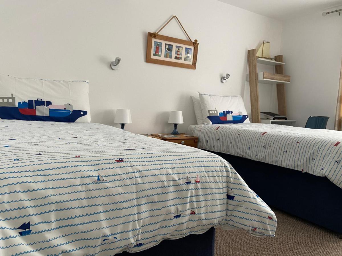 Two Sails - Spacious Modern Family Seaside - Parking - Wood-burner - Dog Friendly Holiday home Brixham
