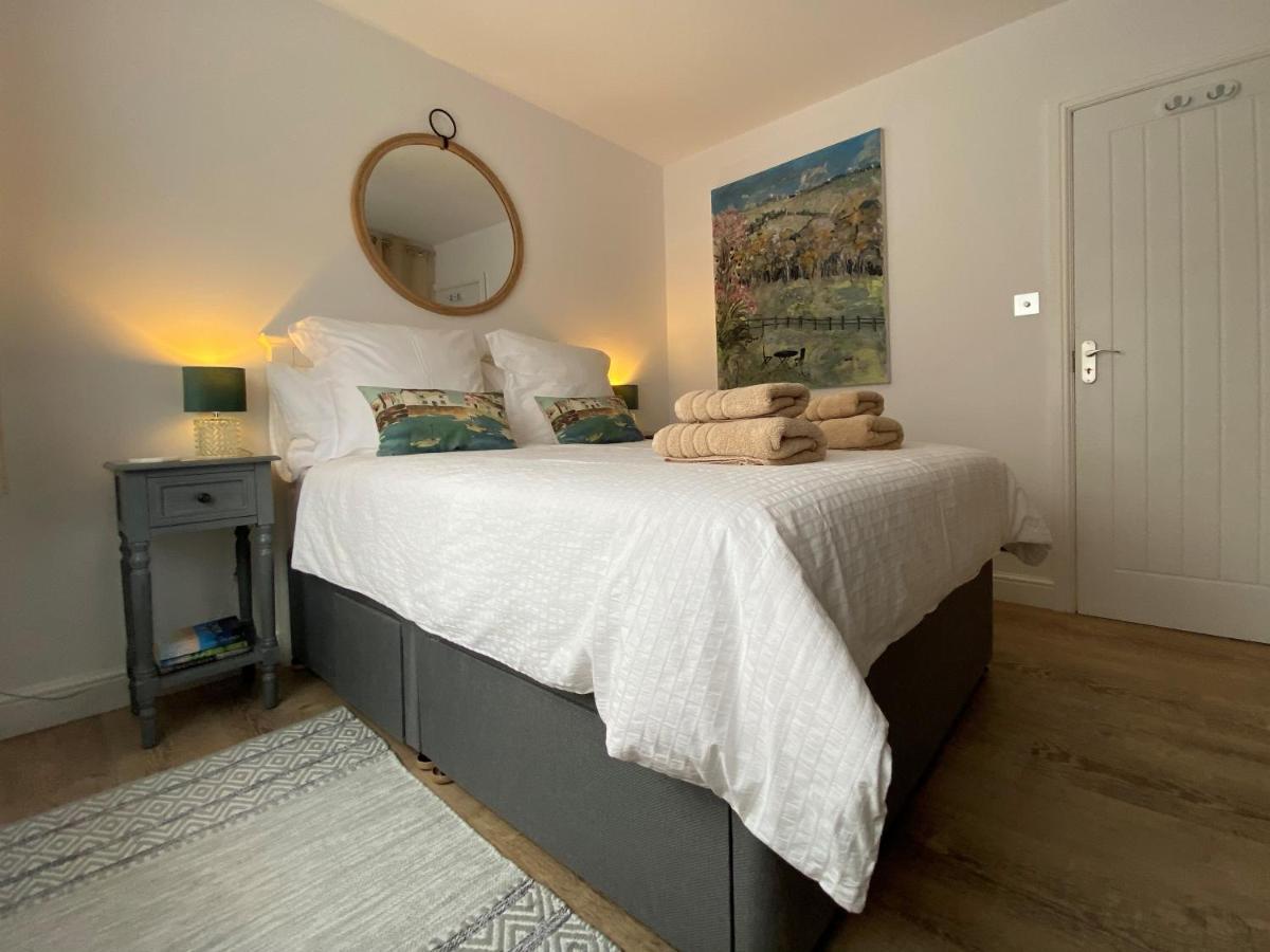 Two Sails - Spacious Modern Family Seaside - Parking - Wood-burner - Dog Friendly Holiday home Brixham