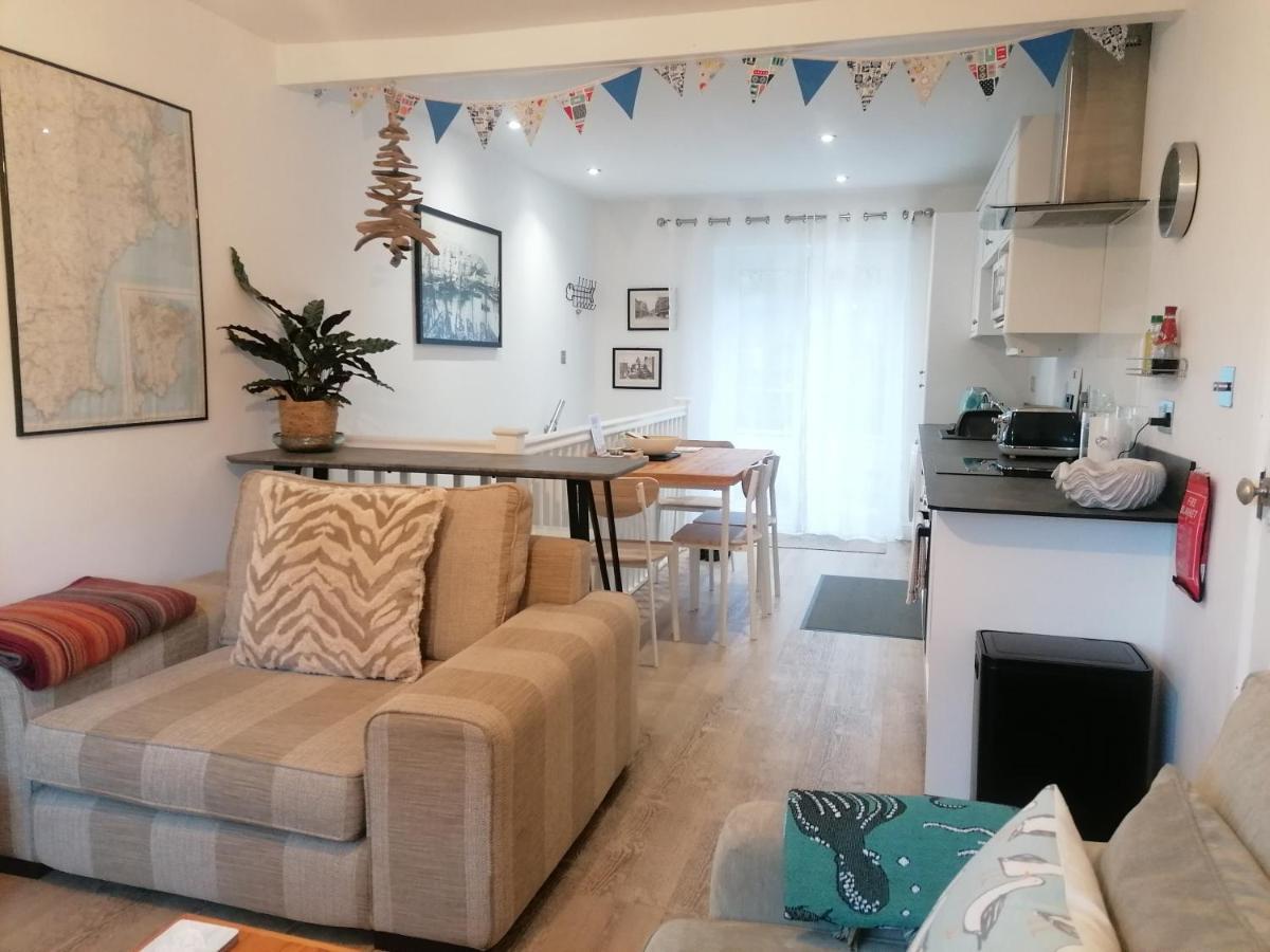 Two Sails - Spacious Modern Family Seaside - Parking - Wood-burner - Dog Friendly *