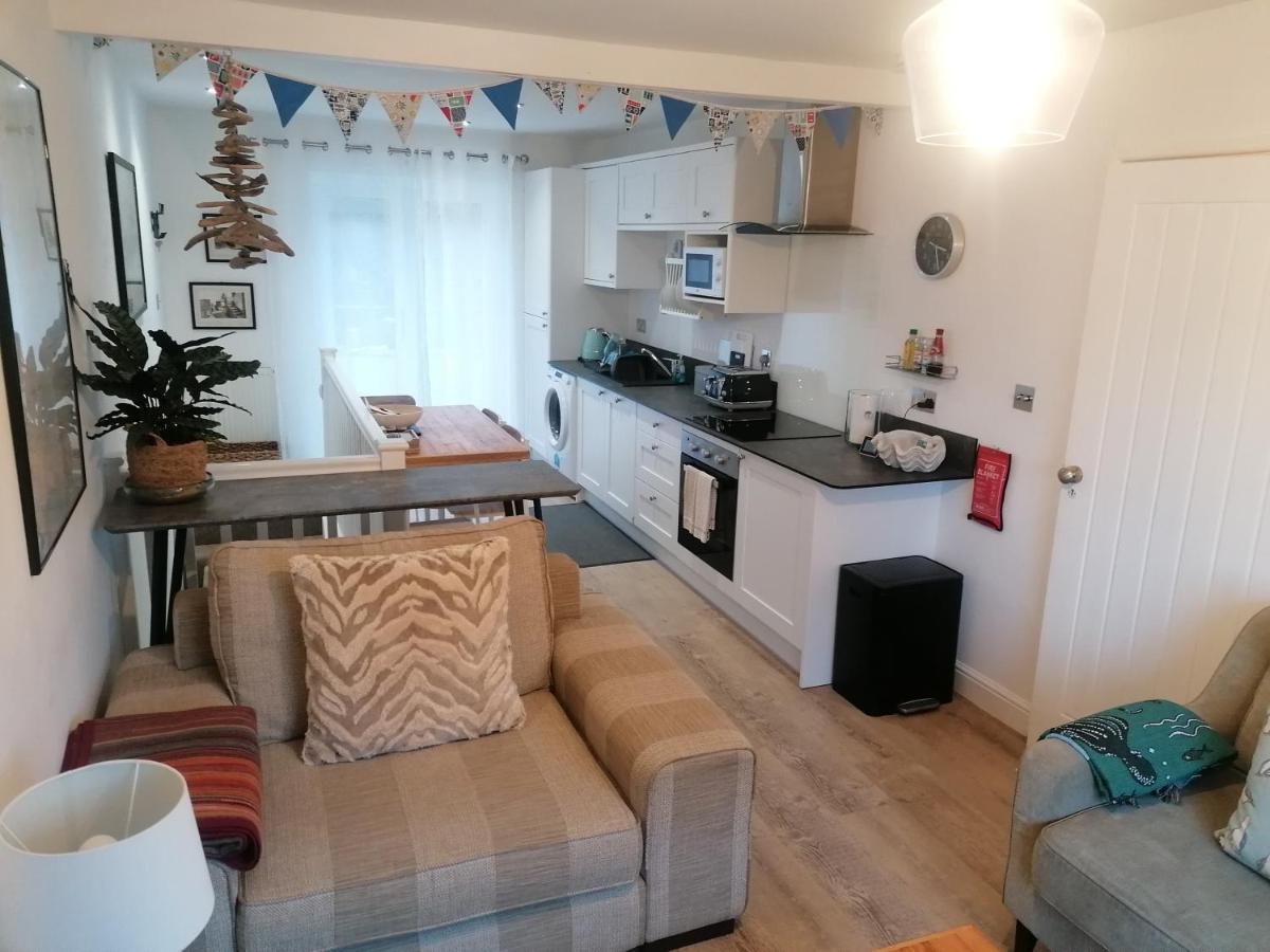 Two Sails - Spacious Modern Family Seaside - Parking - Wood-burner - Dog Friendly Holiday home Brixham
